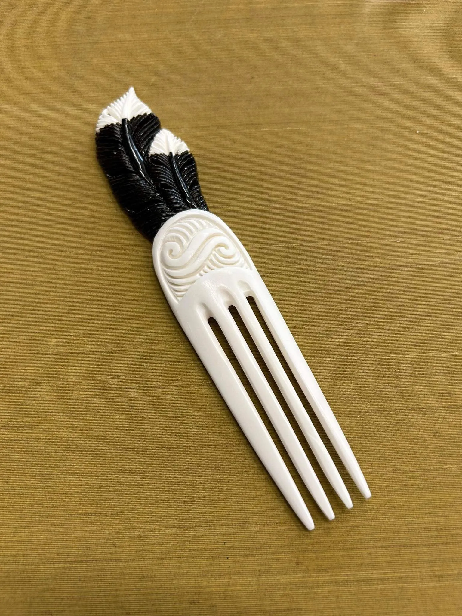 Black Huia Feather Bone Heru