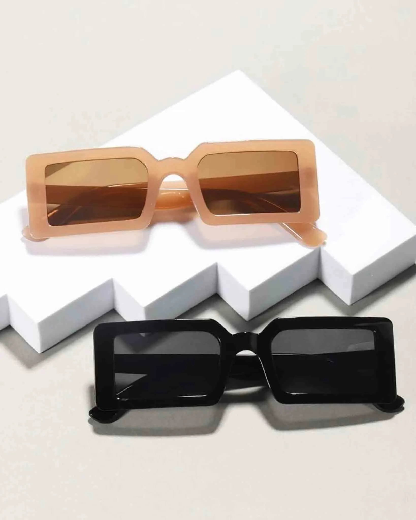 Square frame fashion glasses in matte brown